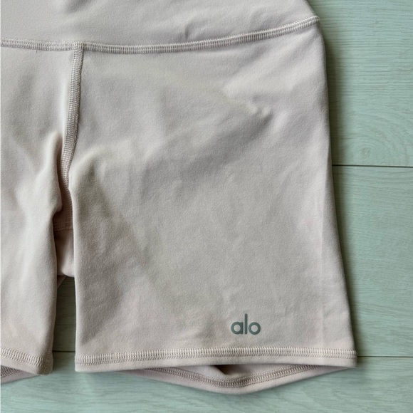 ALO Yoga 5" Airbrush High-Waist Biker Short Pink Quartz US S - Picture 4 of 9